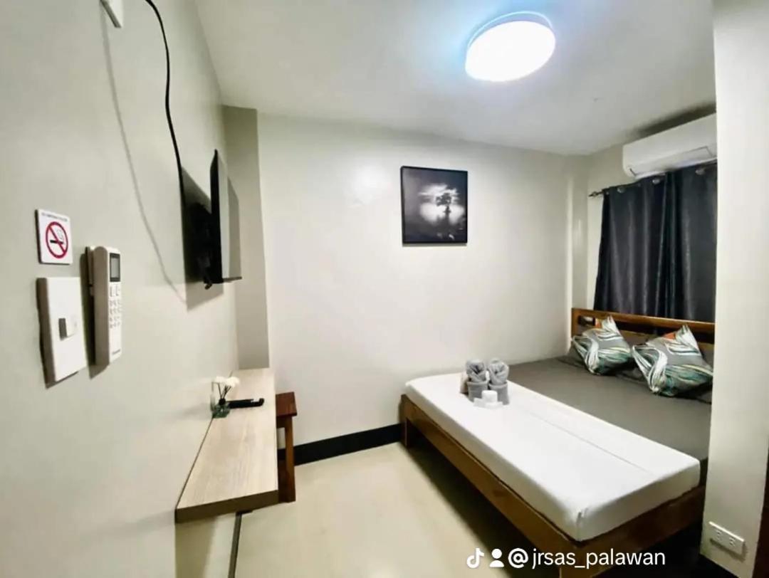Mongki'S Pensionhouse Puerto Princesa ภายนอก รูปภาพ